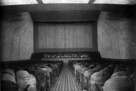 Tela, Cine Trianon (atual Cine Belas Artes), São Paulo<br />Autoria da foto não identificada  [Acrópole, n. 215, set. 1956, p. 449]