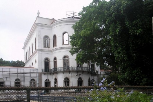 Capela São Pedro de Alcântara na UFRJ, Campus da Urca, um dia após o incêndio<br />Foto Phrygia Arruda 