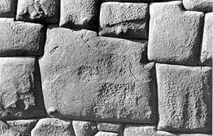 <br />Foto César Paternosto  [The stone & the Thread. Andean Roots of Abstract Art, University of Texas Press, Austin 19]