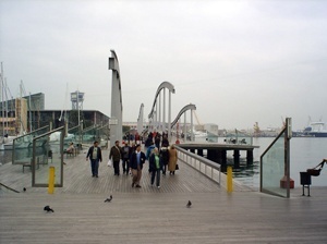 Port Vell em Barcelona, acesso à passarela<br />Foto Vera Hazan 