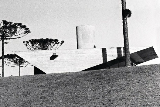 Clube Santa Mônica, guarita, parte construída do projeto ganhador do concurso, 1962, Curitiba. Arquitetos Francisco Moreira, Forte Netto, José Maria Gandolfi e Roberto Luis Gandolfi<br />Foto divulgação 