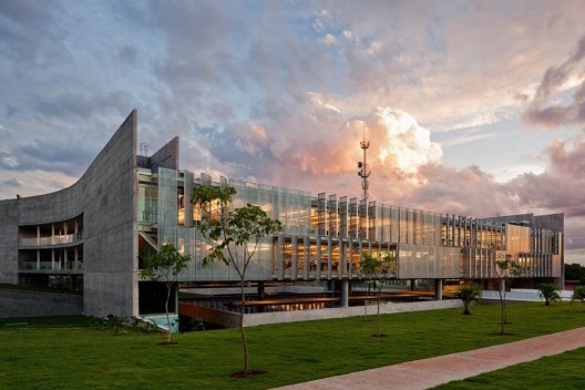 Sede do Sebrae Nacional, Brasília DF, 2010, vencedor de concurso nacional de arquitetura. Arquitetos Alvaro Puntoni, Luciano Margotto, João Sodré e Jonathan Davies<br />Foto Nelson Kon 