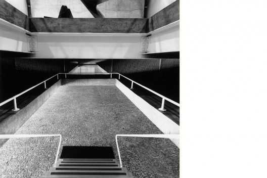 Loja Forma, São Paulo, 1987. Arquiteto Paulo Mendes da Rocha<br />Foto Nelson Kon 