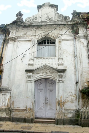 Fig. 1 - Fachada da Capela Pombo [Domingos Oliveira, 2007]