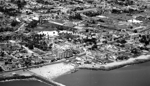 Vista aérea da Praia de Iracema, Fortaleza, c.1955
<br />Foto divulgação  [Acervo Nirez]