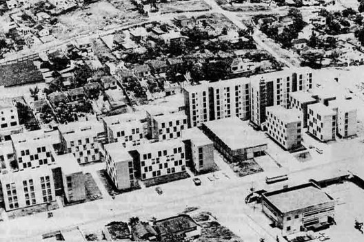 Conjunto habitacional em pré-moldados no Rio de Janeiro, arquiteto Garcia Roza com a empresa Engefusa, 1965 [Acervo da família de Garcia Roza]