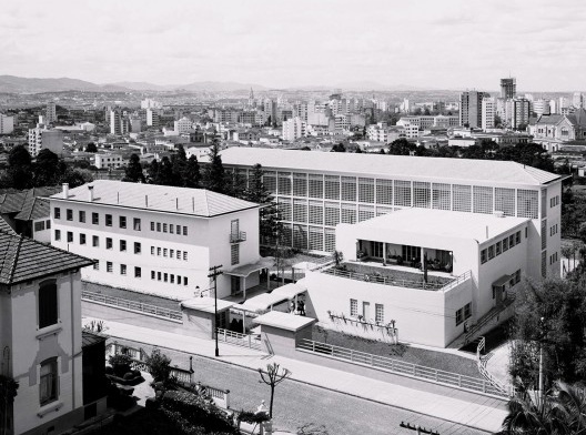 Instituto Sedes Sapientiae, vista externa do conjunto, São Paulo, 1940-1942. Arquiteto Rino Levi<br />Foto divulgação  [Acervo digital Rino Levi]