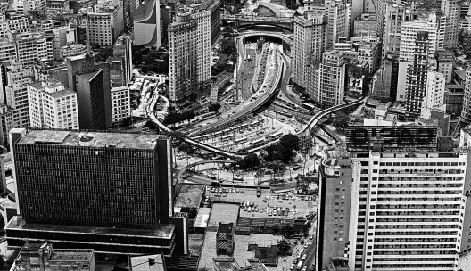 Vista aérea de São Paulo<br />Foto Nelson Kon  [livro “São Paulo, uma biografia”]