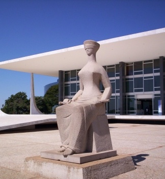 Imagem 20. Escultura “A justiça”<br />Foto Francisco Lauande 