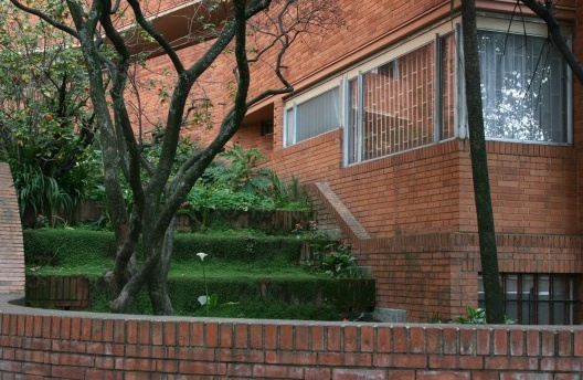 Las Torres del Parque, Bogotá. Arq. Rogelio Salmona, 1970<br />Foto Maria Claudia Levy 
