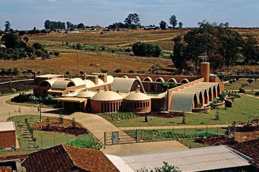 Residência dos Padres Claretianos, Batatais SP, 1981-82. Arquitetos Affonso Risi e José Mário Nogueira Jr<br />Foto divulgação 