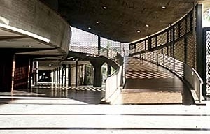 Plaza Cubierta, Ciudad Universitaria de Caracas, Carlos Raúl Villanueva. Entrada da Aula Magna, 1952-1953