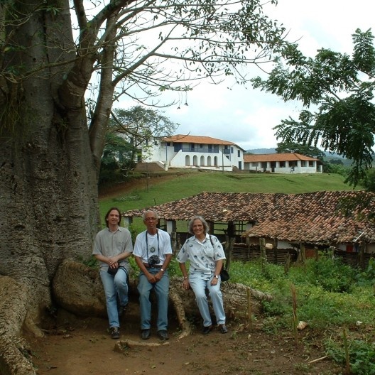 Luiz Amorim, Geraldo Gomes da Silva e Nehilde Trajano, Engenho Poço Comprido, Vicência PE<br />Foto Frederico Holanda, 10 jul. 2002 
