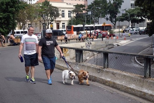Domingo no Minhocão<br />Foto Athos Comolatti 