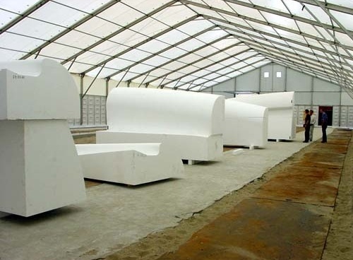 Fluid Vehicle. Transporte dos módulos para serem montados no local. NIO Architecten