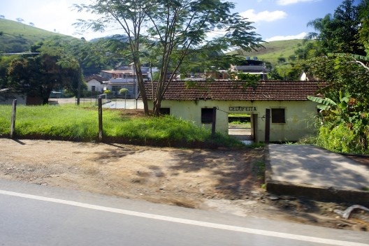 Estação de Cedofeita no itinerário da linha férrea, no distrito de mesmo nome, em Matias Barbosa<br />Foto Fábio Lima 