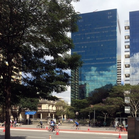 Casa das Rosas, São Paulo SP, 1935. Tombada pelo Condephaat, edificação foi salva de demolição pela Lei municipal nº 9.725, de 1984, que regulamenta a Transferência de Potencial Construtivo de Imóveis Preservados<br />Foto Abilio Guerra 