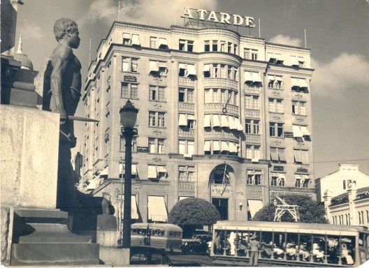 Praça Castro Alves - Edifício A Tarde – sem data [Arquivo Histórico da Prefeitura Municipal de Salvador – Fundação Gregório de Mattos]
