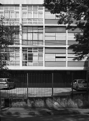 Edifício Banco Hipotecário Lar Brasileiro, Arquitetos Roberto Aflalo e Plínio Croce, Rua 02<br />Foto LEG 