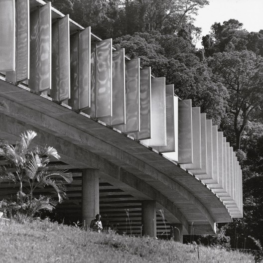 Balneário de Águas da Prata, detalhe dos brises, 1970-1974. Arquitetos João Walter Toscano, Odiléa Setti Toscano, Massayoshi Kamimura<br />Foto Cristiano Mascaro 