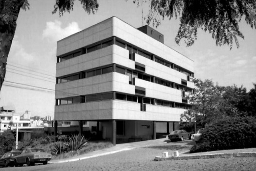 Edifício Politécnico, Cláudio Araújo e Cláudia Obino Corrêa, 1978, Porto Alegre RS<br />Foto divulgação  [Foto João A. da Fonseca]