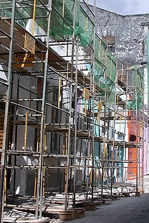 Sobrados na Rua Velha: em obras<br />Luiz Amorim, dezembro de 2005 