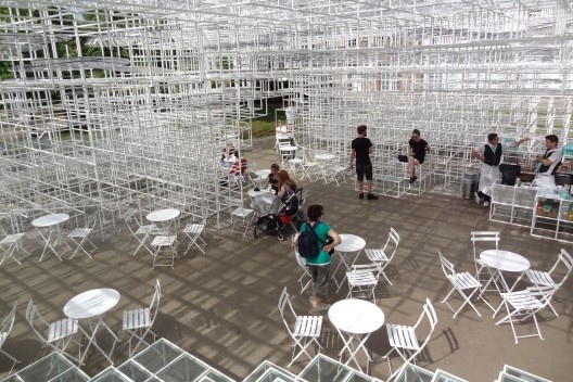 Pavilhão Serpentine. Sou Fujimoto, 2013<br />Foto Eduardo Pierrotti Rossetti 