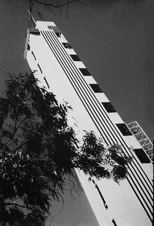 Torre das Homenagens, Estádio Centenário, Navarro e A. Ricaldoni, Montevidéu. Arq. Juan A. Scasso, 1929