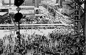 Vista da Expo’70. Fonte: OSAKA – 1970. (acessado em 16/12/01) <http://www.geocities.com/Paris/Tower/9826/f2-1970.html> 