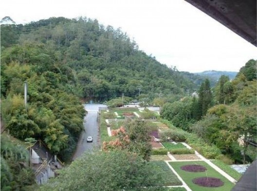 Hering Matriz. Terraço jardim com projeto paisagístico de Roberto Burle Marx. Blumenau, 1968-1975