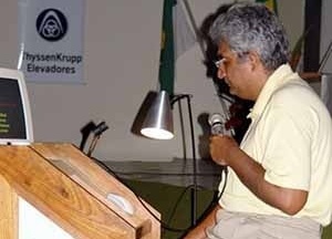 Vikram Bhatt, da McGill University, Canadá