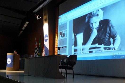 Monica Junqueira de Camargo apresenta homenagem a Vilanova Artigas, Encontro Núcleo Docomomo-SP 2015<br />Foto André Marques 