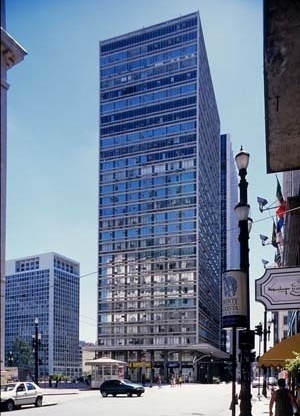 Edifício Conde Prates, arquiteto Giancarlo Palanti<br />Foto Hugo Segawa 