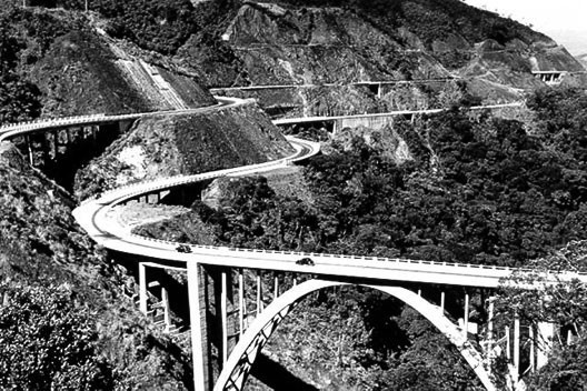 Postal com vista da serrra do mar e via Anchieta, início da década de 50 [Coleção de postais do Sr. Laire Giraud]