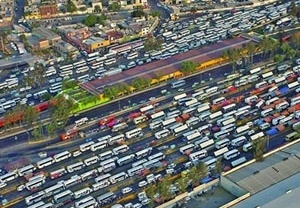 Terminal intermodal “Indios Verdes” na saída a Pachuca