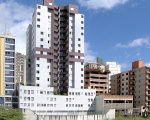 Verticalização próxima ao Campus, em cima do córrego São Bartolomeu<br />Foto Ítalo Stephan 