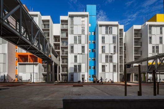 Conjunto Habitacional Heliópolis, São Paulo SP. Escritório Biselli & Katchborian<br />Foto Nelson Kon 
