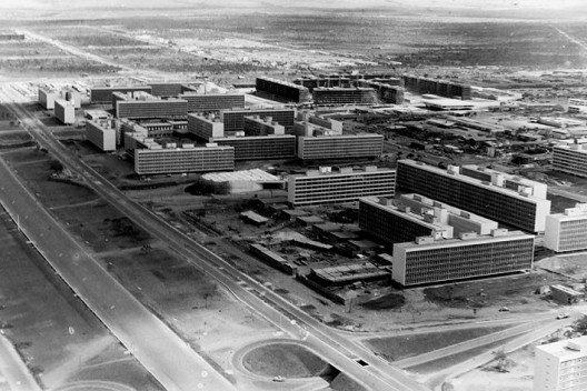 Superquadra da Asa Sul em construção, Brasília<br />Foto divulgação  [Arquivo Público do DF]