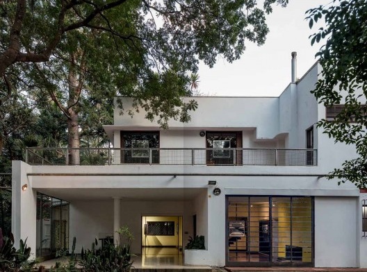 Casa Modernista na Rua Santa Cruz, São Paulo. Arquiteto Gregori Warchavchik<br />Foto Leonardo Finotti 