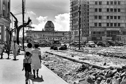 Praça da Independência, Pátio do Paraíso e cúpula do Palácio da Justiça do Estado de Pernambuco, Recife PE, 1946<br />Foto Benicio Whatley Dias  [Fundaj, ME]