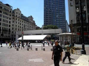 Praça Patriarca. Espaço-símbolo da relação e fluxo entre o Centro Velho e o Centro Novo. São Paulo. Angélica A.T. Benatti Alvim e Eunice Helena S. Abascal