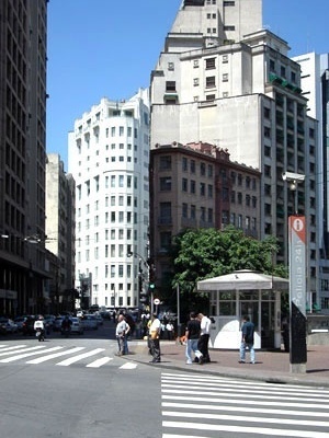 Edifício Saldanha Marinho. Projeto de 1929, de autoria de Elisiário da Cunha Bahiana, inaugurado em 1933. Angélica A.T. Benatti Alvim e Eunice Helena S. Abascal