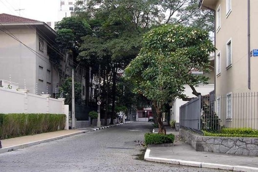 Conjunto residencial da Hípica, Pinheiros, São Paulo<br />Foto Abilio Guerra 
