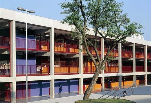 CEU Butantã, São Paulo. Arquitetos Alexandre Delijaicov, André Takiya e Wanderley Ariza <br />Foto Nelson Kon 