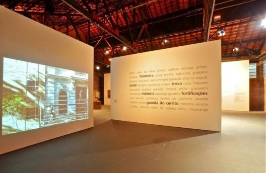 Território de Contato, módulo 1, Cao Guimarães e Brasil Arquitetura. Curadoria Marta Bogéa e Abilio Guerra<br />Foto Juan Guerra 
