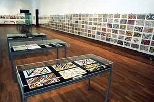 Vista da exposição “Copyright by Kadiwéu“ no Museu Etnológico de Berlim-Dahlem, 2002
