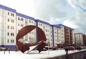 Obra de Amílcar de Castro no Bairro Amarelo em Berlim-Hellersdorf. Coordenação de fabricação e montagem: Pedro Moreira