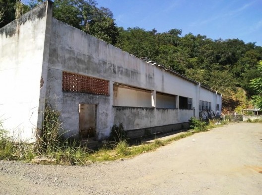 Usina Termoelétrica de Juquiá, ruínas de edifício arquitetônico, Juquiá SP. Arquiteto Oscar Niemeyer<br />Foto Wilson Luis Italiano 