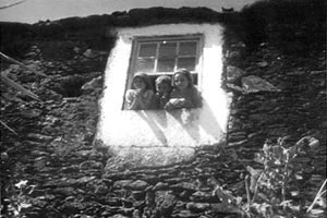 Fig. 2 - Inquérito à Arquitetura Popular Portuguesa, 1956-1960<br />Foto António Meneres 