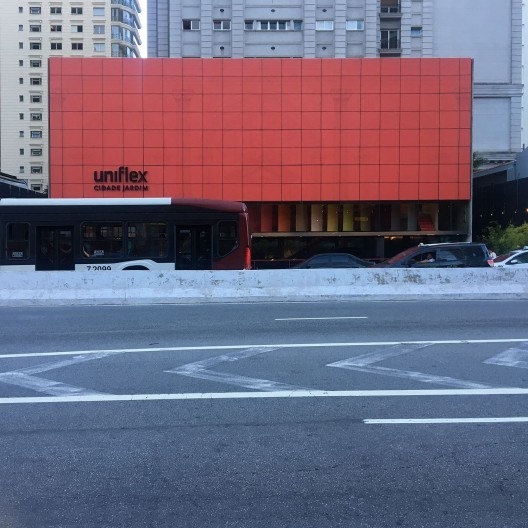 Loja Uniflex Cidade Jardim, reforma Estúdio Tupi, arquiteto Aldo Urbinati. Projeto original de Paulo Mendes da Rocha<br />Foto Luiz Gustavo Sobral Fernandes 